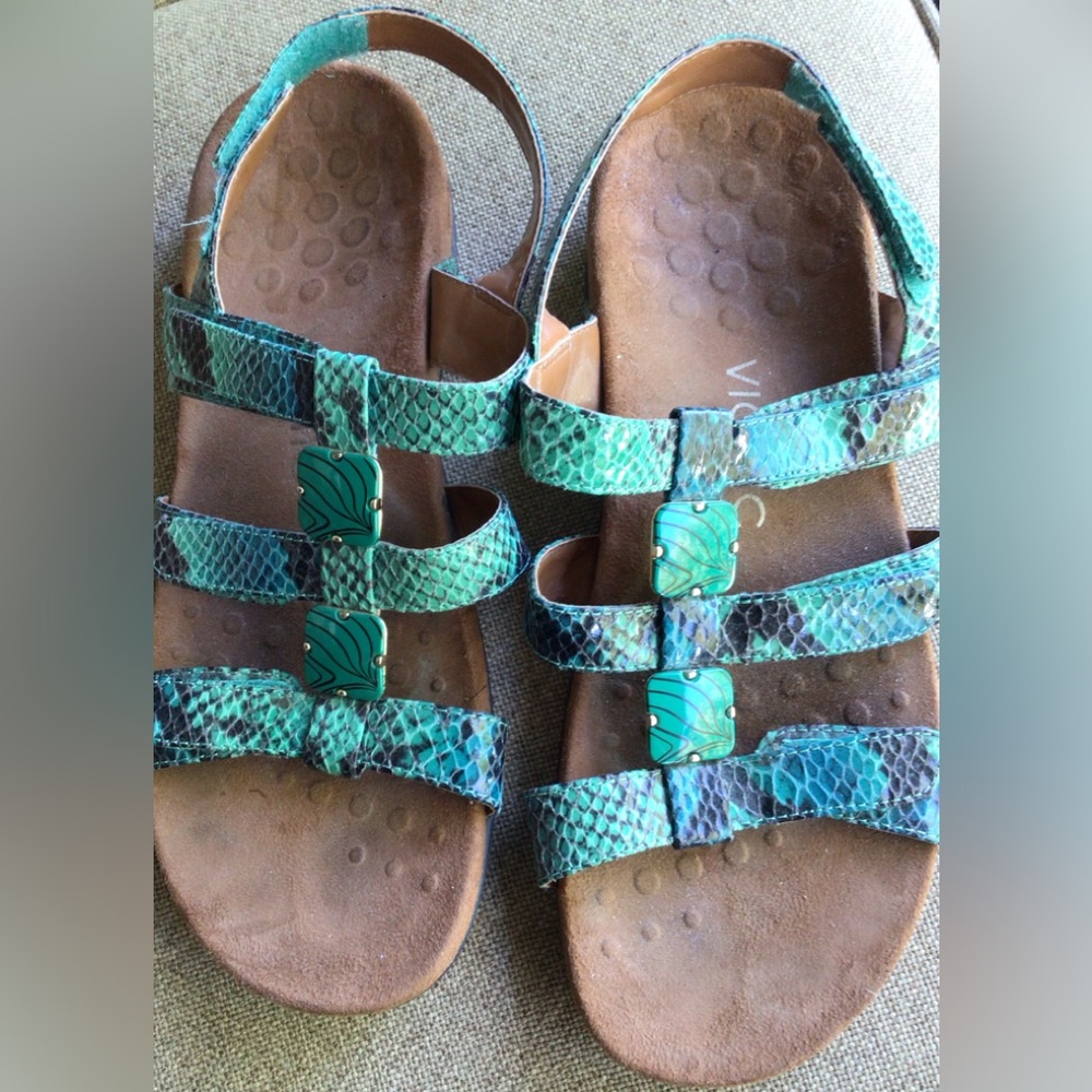 Vionic sandals Size 8
